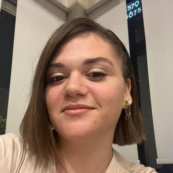 Babysitter in Paralia: Leia