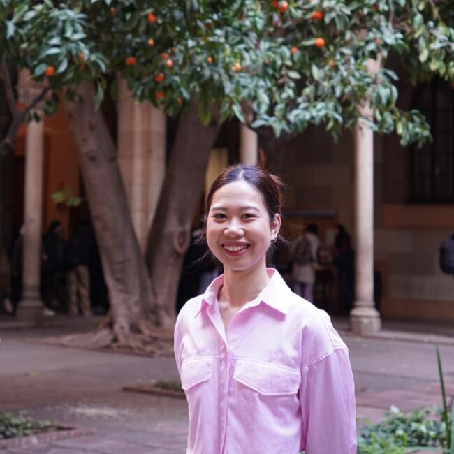 Babysitter in Sant Adrià de Besòs: Khin