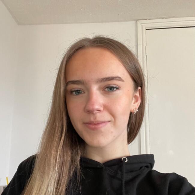 Babysitter in Swansea: Lilly