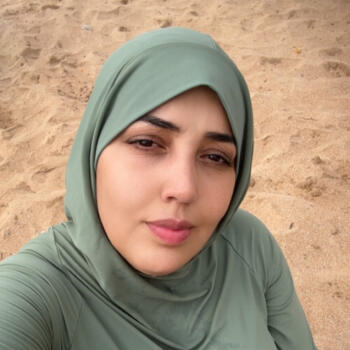 جليسة أطفال رباط: Zina