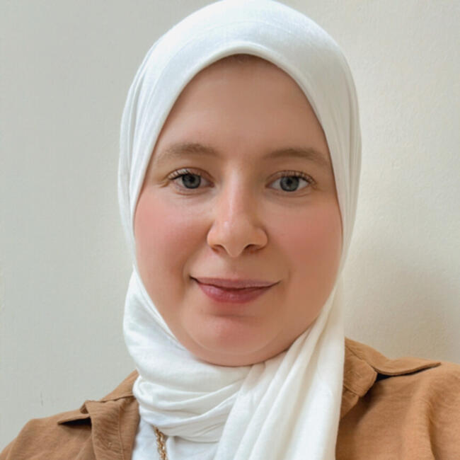 وظيفة جليسة أطفال في الرياض: Lamis