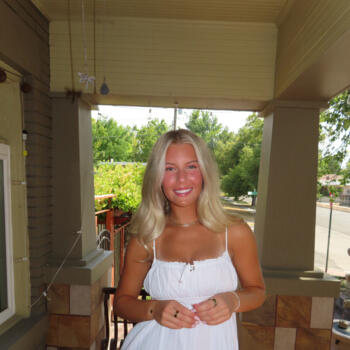 Babysitter in Salt Lake City: Mari