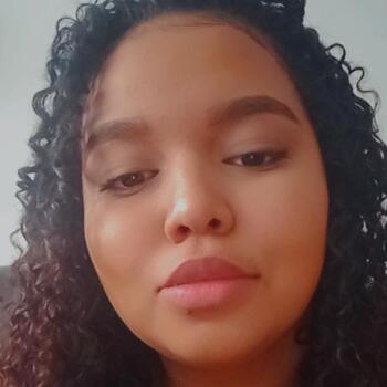 Babá em Contagem: Débora