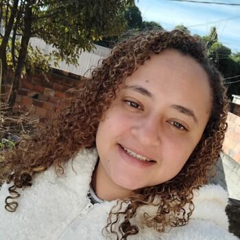 Babá Ribeirão das Neves: Hellen