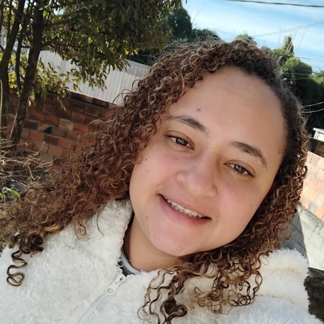 Babá em Ribeirão das Neves: Hellen