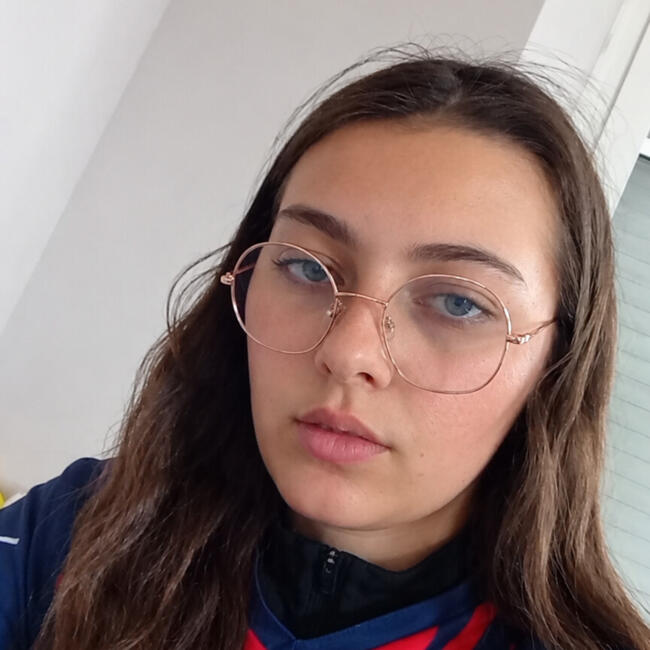 Babysitter in Agneaux: Louna