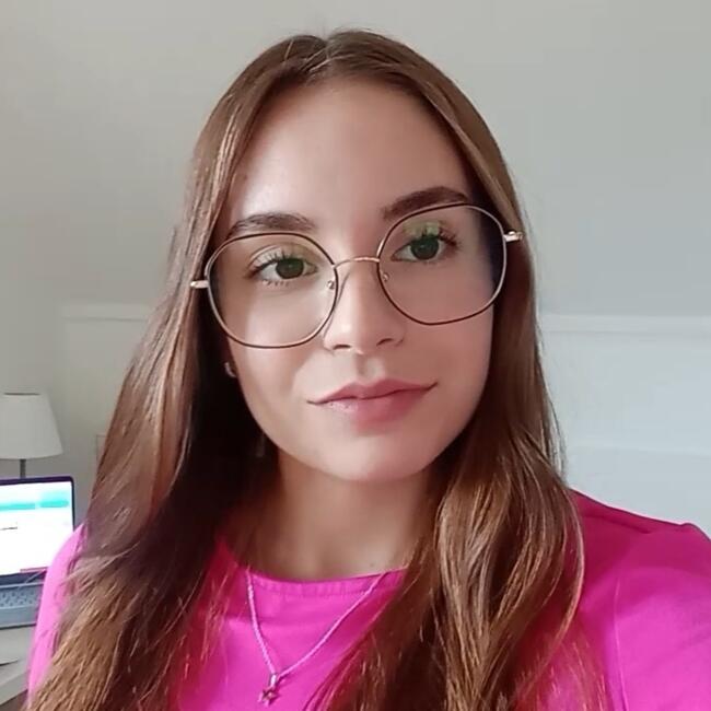 Babysitter in Saint-Vigor-le-Grand: Ilona