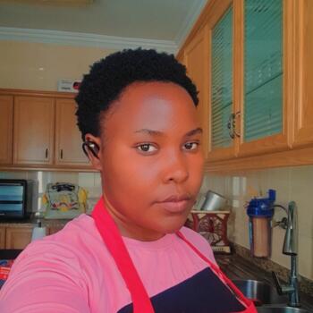 Babysitter in Dubai: Aryatwijuka