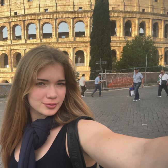 Babysitter in Budapest: Sára