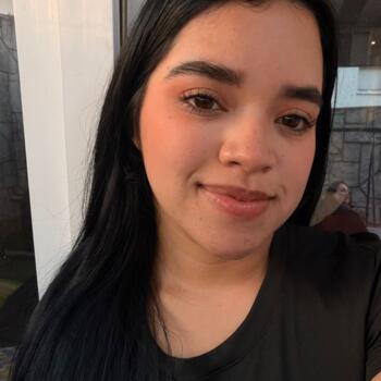 Canguro en Girona: Dayhana