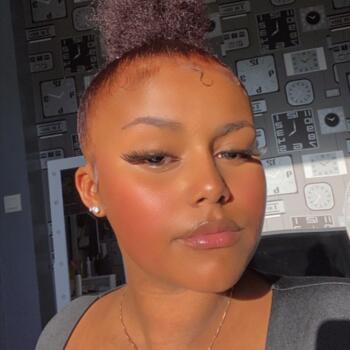 Babysitter in Saint-Nazaire: Leyanie