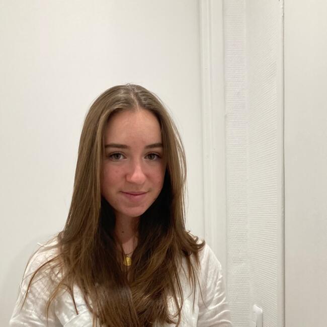 Babysitter in Bourg-la-Reine: Louise