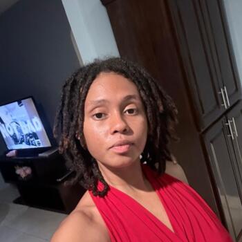 Babysitting job in Belmopan: babysitting job Jonel