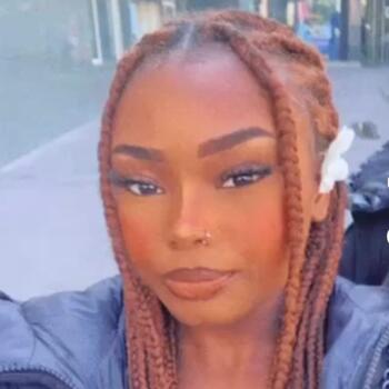 Babysitter in Villeneuve-la-Garenne: Shaina