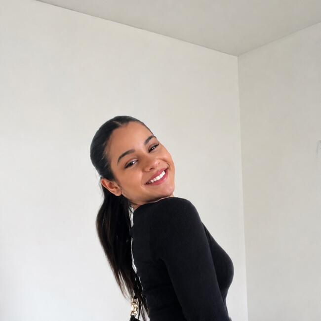 Babysitter in Savigny-sur-Orge: Eva