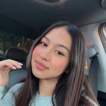 Babysitter in Riverside: Laura