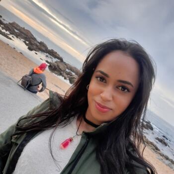Babysitter in Matosinhos Municipality: Thainara