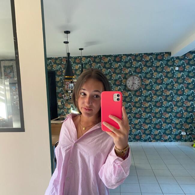 Babysitter in Villedieu-les-Poêles: Louise