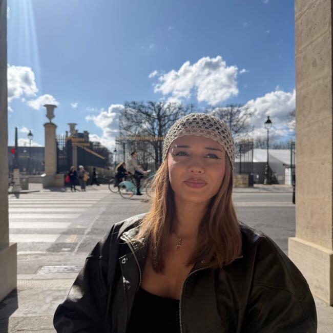 Babysitter in Paris: Maiwen