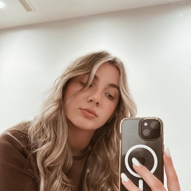 Babysitter στην περιοχή Κερατσίνι: Tzesi