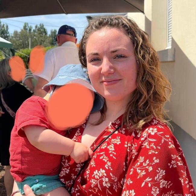 Babysitter in Bernay: Justine