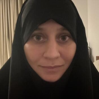 وظيفة جليسة أطفال في إمارة الشارقة: وظيفة جليسة أطفال Faiza