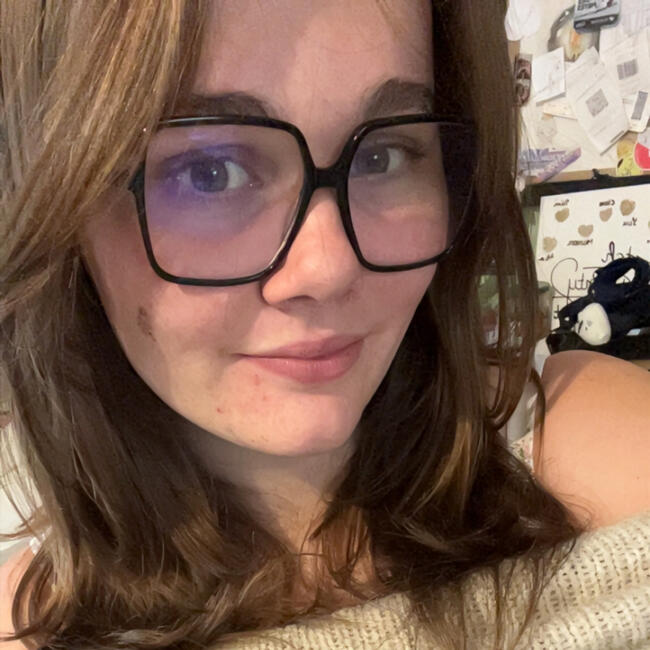 Babysitter in Fontenay-le-Marmion: Manon