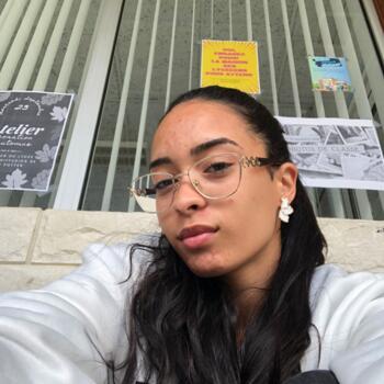 Babysitter in Montluçon: Adhacya