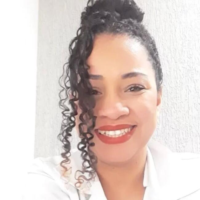 Babysitter in Brasília: Layanne