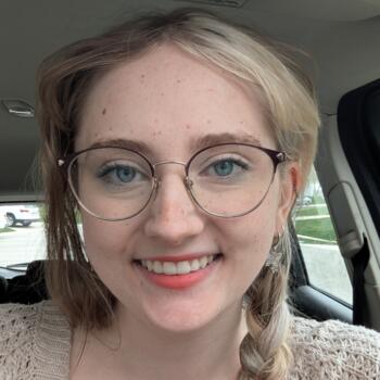 Babysitter in Overland Park: Antonia