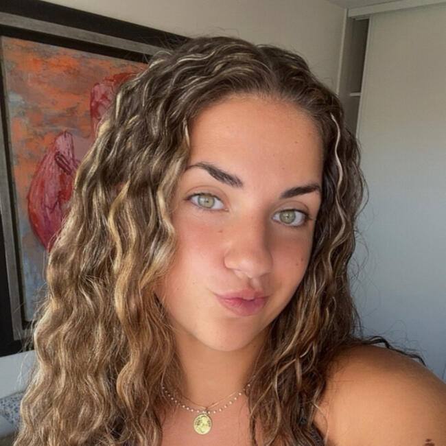 Babysitter in Peymeinade: Julie