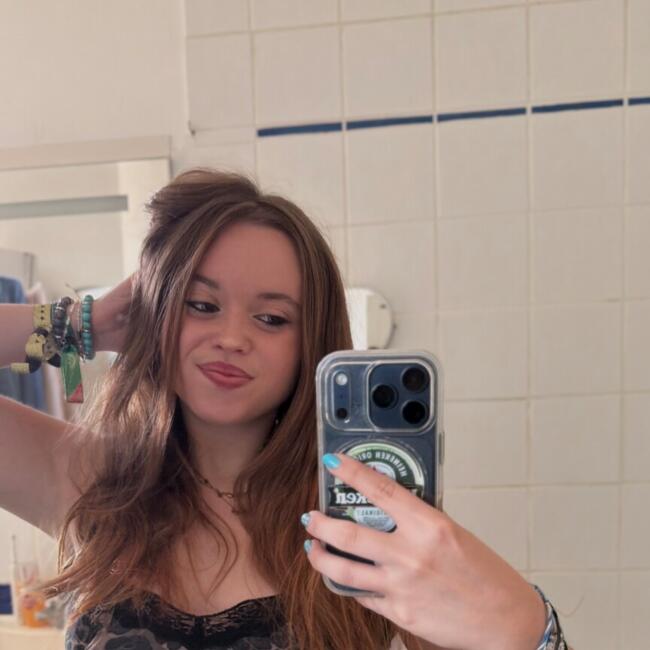 Baby-sitter à Saint-Félix-de-Foncaude: Anais