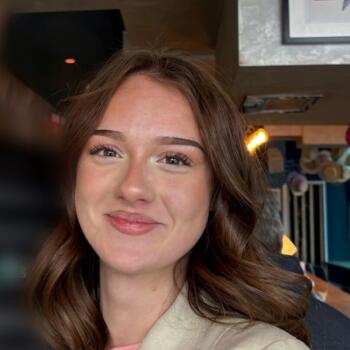 Babysitter in Saint-Doulchard: Ana