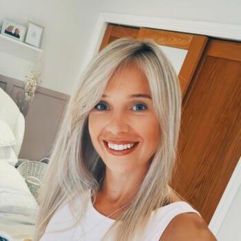 Babysitter Woking: Emily